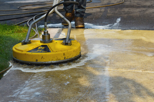 Pressure cleaning parking space